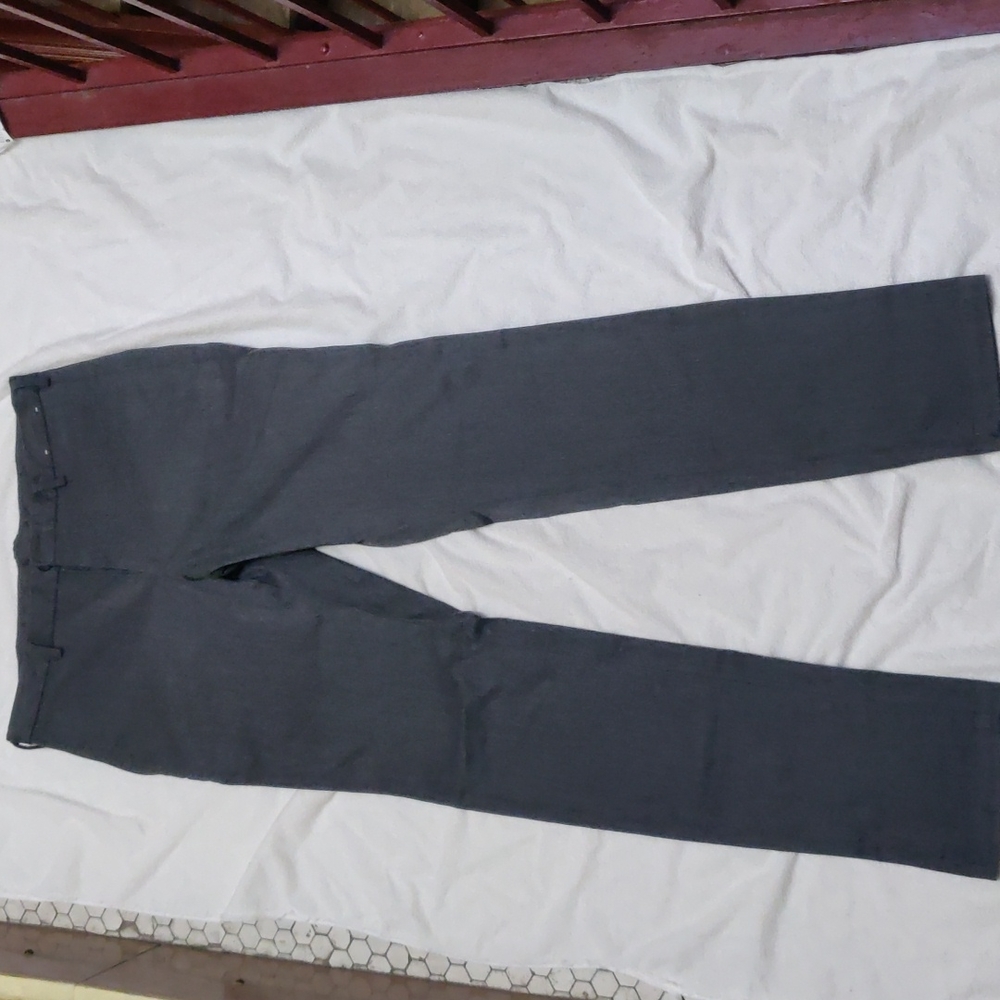 Men's Uniqlo Size 32x34 Slim fit Gray pants